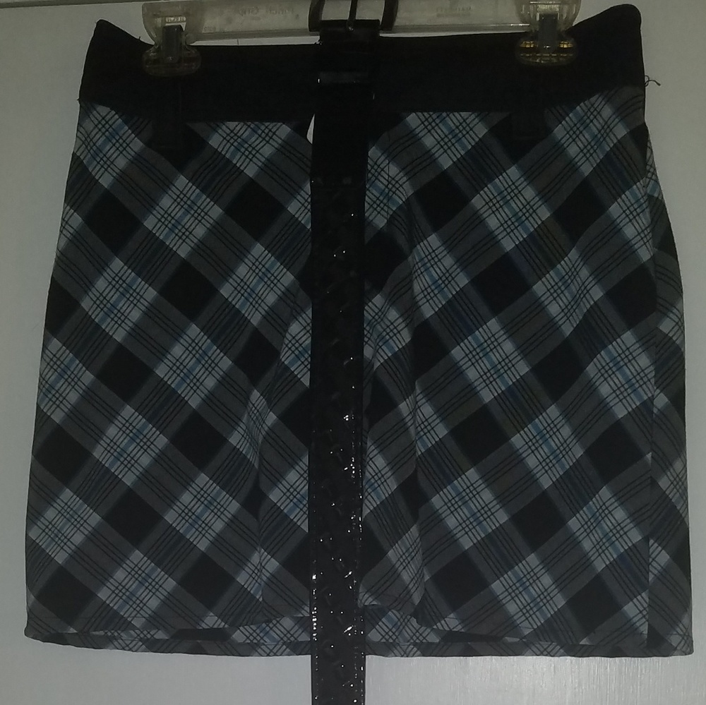 FUN CHECKERED SKIRT